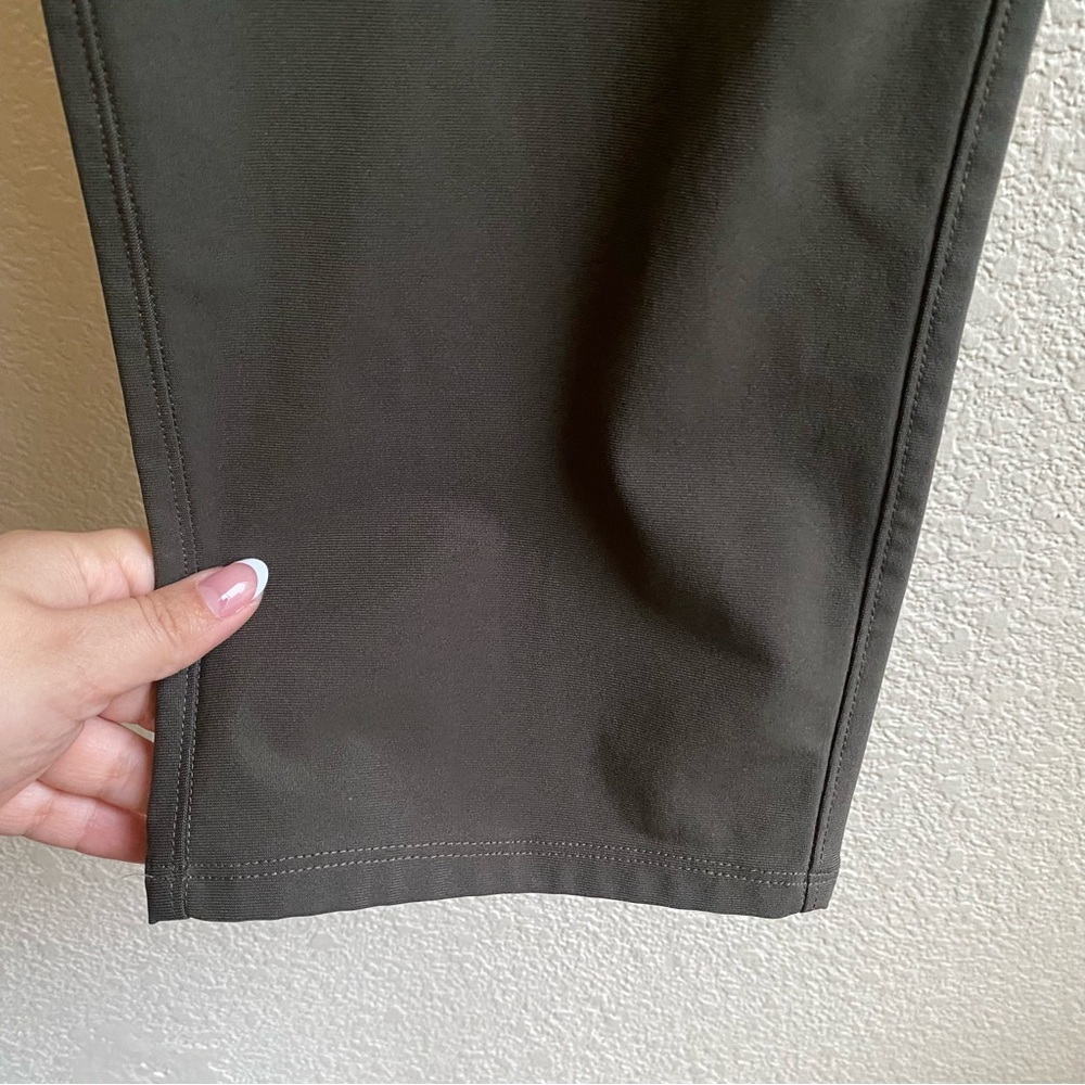 Vuori Meta Pant Athletic Slim Fit in Dark Oregano - Picture 5 of 10